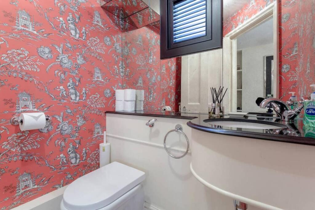 Perfect Family In South Kensington